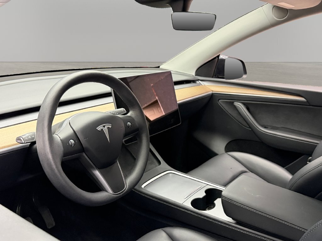 2024 Tesla Model Y Long Range - Photo 15 - Lennox, CA 90304