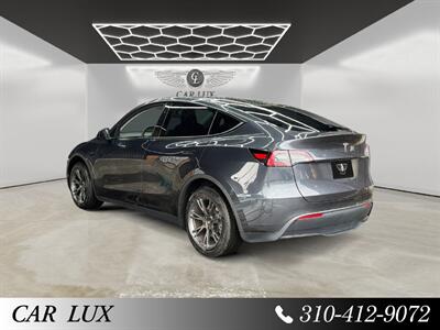 2024 Tesla Model Y Long Range - Photo 3 - Lennox, CA 90304