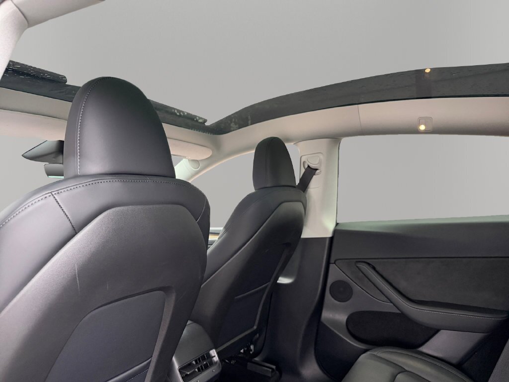 2024 Tesla Model Y Long Range - Photo 17 - Lennox, CA 90304