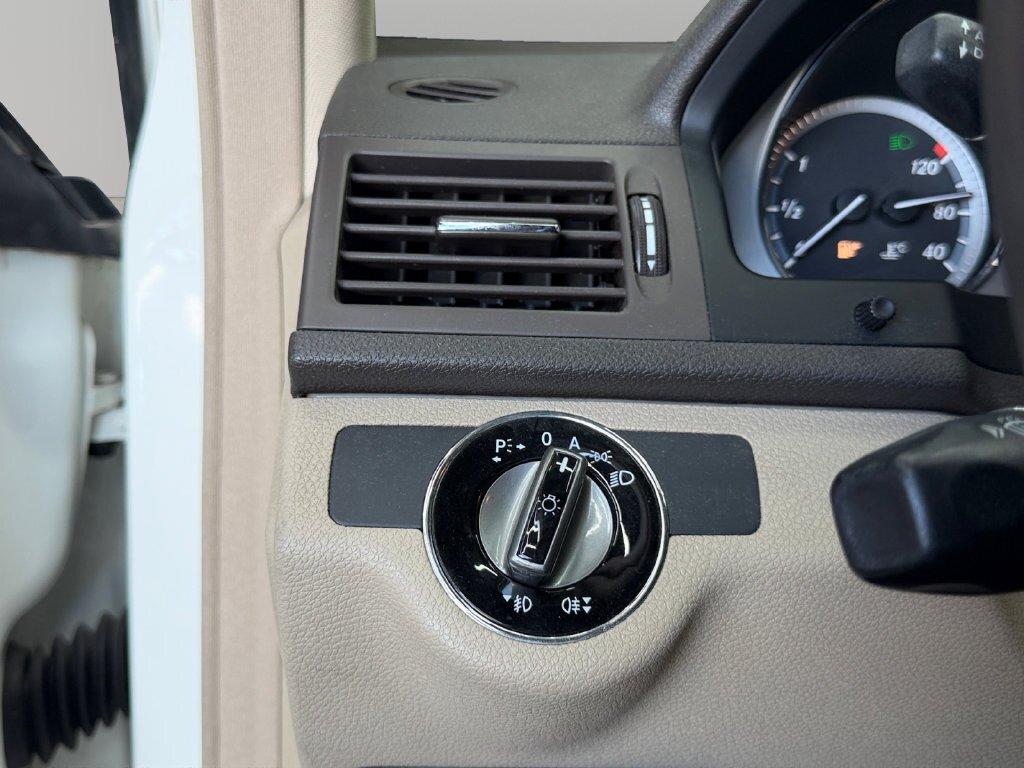 2010 Mercedes-Benz C 300 Sport - Photo 18 - Lennox, CA 90304
