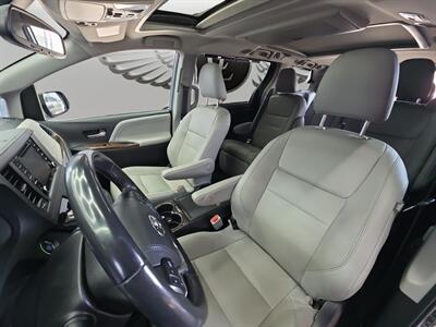 2020 Toyota Sienna Limited Premium 7 Passenger - Photo 10 - Lennox, CA 90304