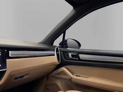 2023 Porsche Cayenne Platinum Edition - Photo 26 - Lennox, CA 90304