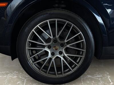 2023 Porsche Cayenne Platinum Edition - Photo 14 - Lennox, CA 90304