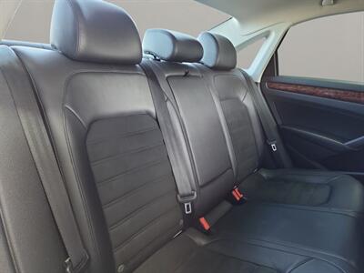 2012 Volkswagen Passat TDI SEL Premium   - Photo 15 - Lennox, CA 90304