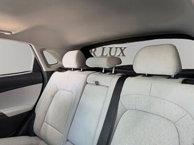 2023 Hyundai KONA Electric SEL - Photo 13 - Lennox, CA 90304