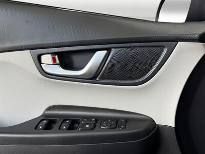 2023 Hyundai KONA Electric SEL - Photo 20 - Lennox, CA 90304