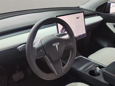 2022 Tesla Model Y Long Range   - Photo 14 - Lennox, CA 90304