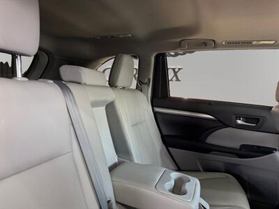 2016 Toyota Highlander XLE V6   - Photo 23 - Lennox, CA 90304