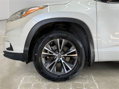 2016 Toyota Highlander XLE V6   - Photo 14 - Lennox, CA 90304