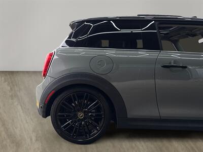 2022 MINI Hardtop 2 Door Signature Plus   - Photo 29 - Lennox, CA 90304