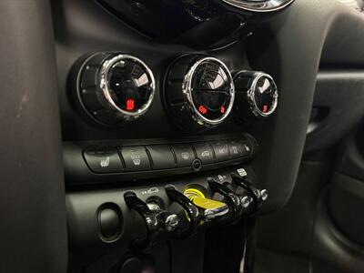 2022 MINI Hardtop 2 Door Signature Plus   - Photo 24 - Lennox, CA 90304