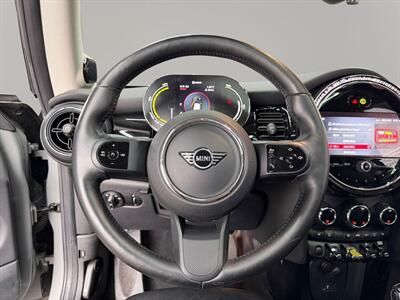 2022 MINI Hardtop 2 Door Signature Plus   - Photo 12 - Lennox, CA 90304