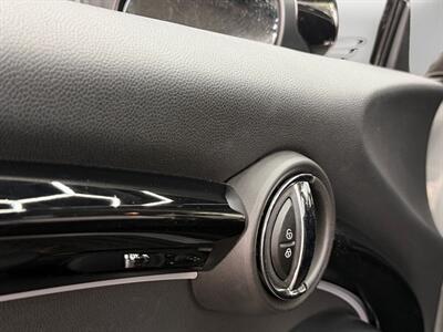 2022 MINI Hardtop 2 Door Signature Plus   - Photo 19 - Lennox, CA 90304