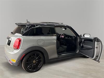 2022 MINI Hardtop 2 Door Signature Plus   - Photo 30 - Lennox, CA 90304