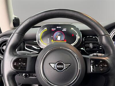 2022 MINI Hardtop 2 Door Signature Plus   - Photo 22 - Lennox, CA 90304