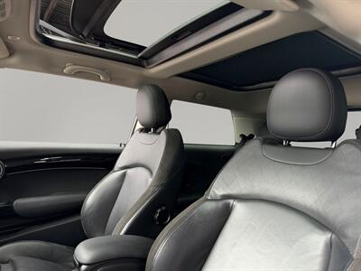 2022 MINI Hardtop 2 Door Signature Plus   - Photo 9 - Lennox, CA 90304