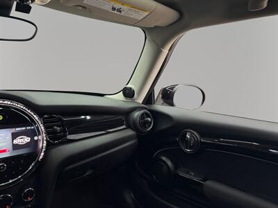 2022 MINI Hardtop 2 Door Signature Plus   - Photo 26 - Lennox, CA 90304