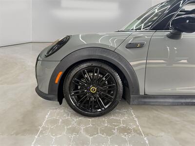 2022 MINI Hardtop 2 Door Signature Plus   - Photo 14 - Lennox, CA 90304