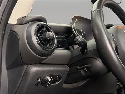 2022 MINI Hardtop 2 Door Signature Plus   - Photo 20 - Lennox, CA 90304