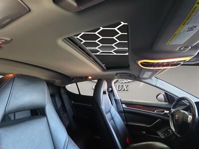 2011 Porsche Panamera 4   - Photo 18 - Lennox, CA 90304