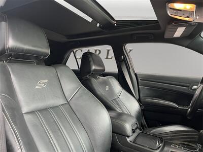 2014 Chrysler 300 Series S   - Photo 14 - Lennox, CA 90304