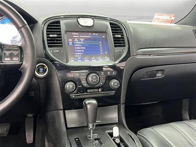 2014 Chrysler 300 Series S   - Photo 11 - Lennox, CA 90304