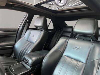 2021 Chrysler 300 Series S   - Photo 9 - Lennox, CA 90304