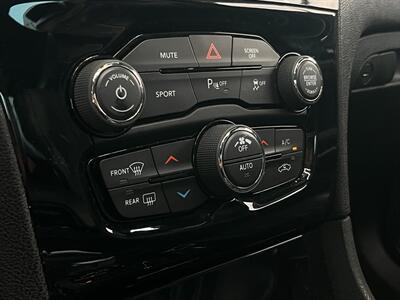 2021 Chrysler 300 Series S   - Photo 22 - Lennox, CA 90304
