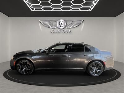 2021 Chrysler 300 Series S   - Photo 4 - Lennox, CA 90304