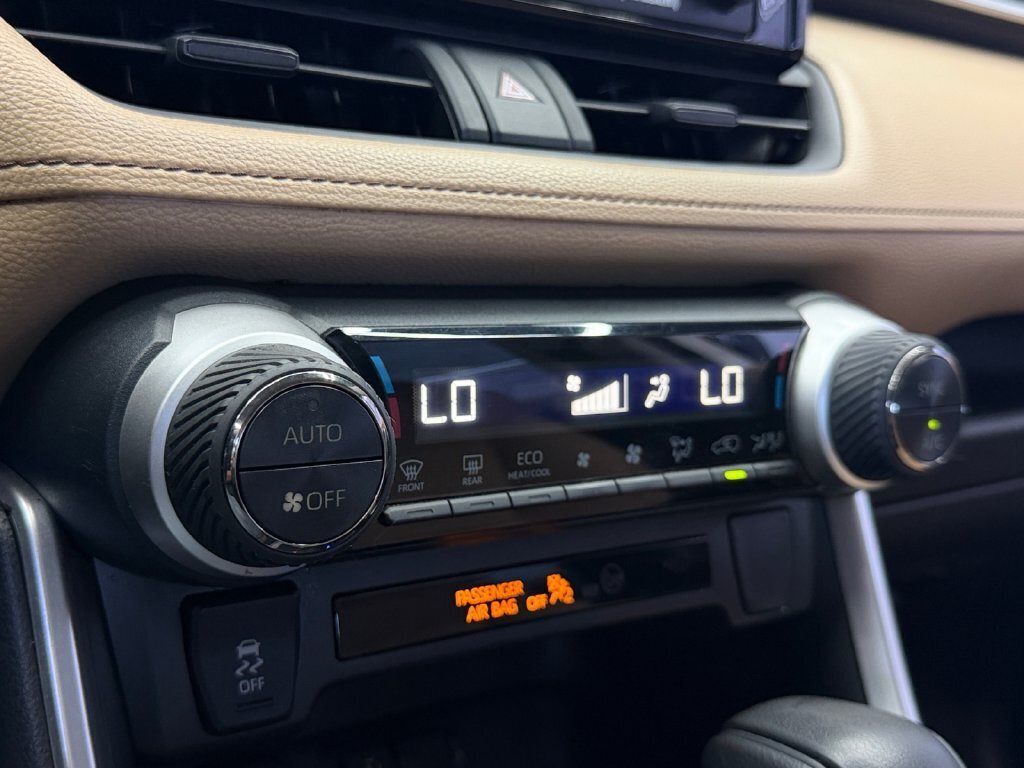 2020 Toyota RAV4 Hybrid LE - Photo 23 - Lennox, CA 90304