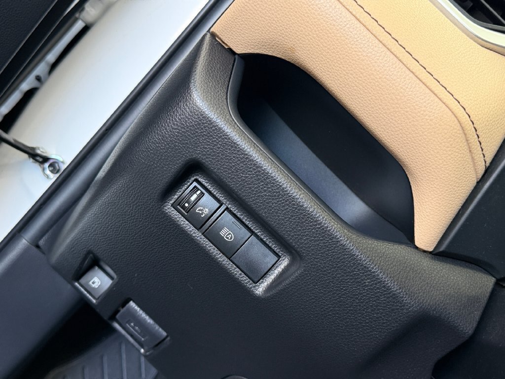 2020 Toyota RAV4 Hybrid LE - Photo 19 - Lennox, CA 90304