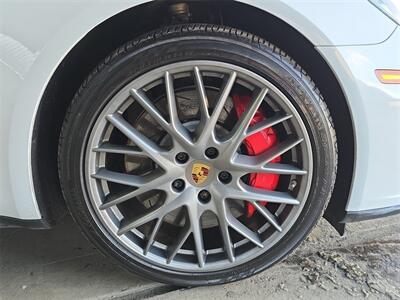 2018 Porsche Panamera Turbo   - Photo 23 - Lennox, CA 90304