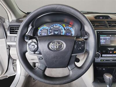 2014 Toyota Camry Hybrid LE   - Photo 11 - Lennox, CA 90304