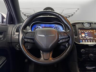 2022 Chrysler 300 Series S - Photo 12 - Lennox, CA 90304