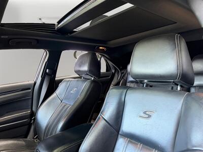 2022 Chrysler 300 Series S - Photo 9 - Lennox, CA 90304
