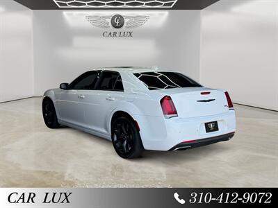 2022 Chrysler 300 Series S - Photo 3 - Lennox, CA 90304