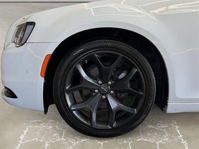 2022 Chrysler 300 Series S - Photo 14 - Lennox, CA 90304