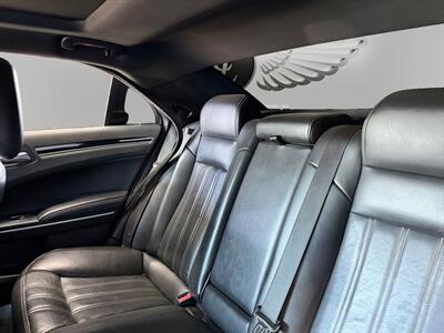 2022 Chrysler 300 Series S - Photo 13 - Lennox, CA 90304