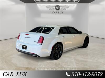 2022 Chrysler 300 Series S - Photo 5 - Lennox, CA 90304