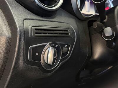 2019 Mercedes-Benz GLC GLC 300 - Photo 18 - Lennox, CA 90304