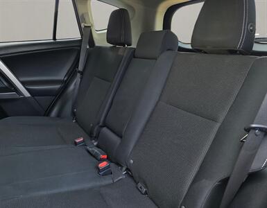 2018 Toyota RAV4 XLE   - Photo 12 - Lennox, CA 90304