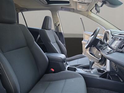 2018 Toyota RAV4 XLE   - Photo 16 - Lennox, CA 90304