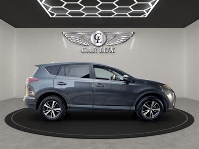 2018 Toyota RAV4 XLE   - Photo 8 - Lennox, CA 90304