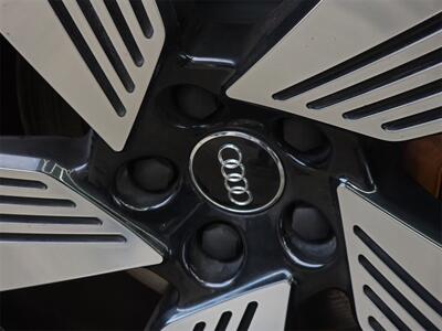 2019 Audi e-tron Prestige quattro   - Photo 23 - Lennox, CA 90304
