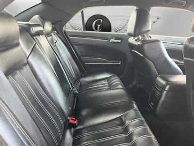 2019 Chrysler 300 Series S   - Photo 14 - Lennox, CA 90304