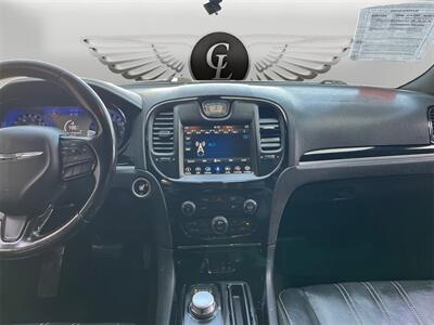 2019 Chrysler 300 Series S   - Photo 11 - Lennox, CA 90304