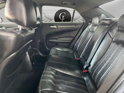 2019 Chrysler 300 Series S   - Photo 13 - Lennox, CA 90304