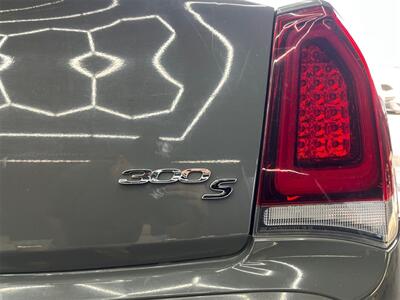 2019 Chrysler 300 Series S   - Photo 16 - Lennox, CA 90304