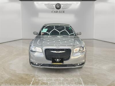 2019 Chrysler 300 Series S   - Photo 8 - Lennox, CA 90304