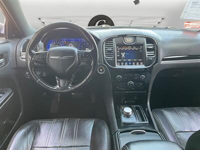 2019 Chrysler 300 Series S   - Photo 10 - Lennox, CA 90304